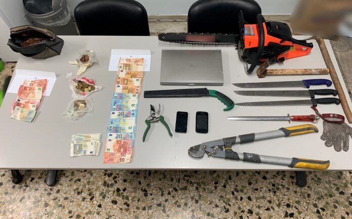 Εξιχνιάστηκαν-1-κλοπή-αυτοκινήτου-και-4-διαρρήξεις-καταστημάτων-και-οχήματος-σε-περιοχές-της-Καβάλας-και-της-Δράμας Εξιχνιάστηκαν-1-κλοπή-αυτοκινήτου-και-4-διαρρήξεις-καταστημάτων-και-οχήματος-σε-περιοχές-της-Καβάλας-και-της-Δράμας