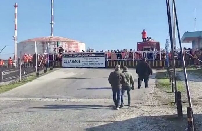 Μπλόκο-και-σε-επίσκεψη-για-έλεγχο-του-Υπουργείου-Περιβάλλοντος-&-Ενέργειας-από-την-κατάληψη-του-Πρίνου Μπλόκο-και-σε-επίσκεψη-για-έλεγχο-του-Υπουργείου-Περιβάλλοντος-&-Ενέργειας-από-την-κατάληψη-του-Πρίνου