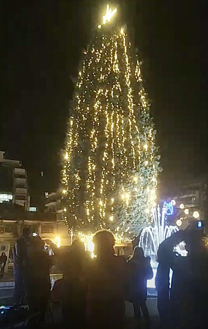 Φωταγώγηση-του-χριστουγεννιάτικου-δέντρου-στην-Πλατεία-Ελευθερίας Φωταγώγηση-του-χριστουγεννιάτικου-δέντρου-στην-Πλατεία-Ελευθερίας