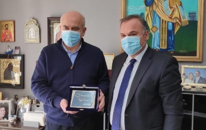 Επίσκεψη-του-Περιφερειάρχη-ΑΜΘ-στο-Δήμαρχο-Θάσο Επίσκεψη-του-Περιφερειάρχη-ΑΜΘ-στο-Δήμαρχο-Θάσο