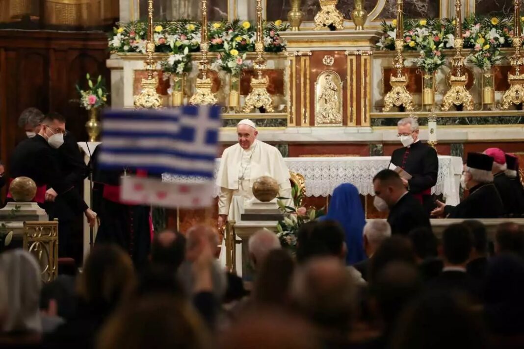 Πάπας-Φραγκίσκος:-Όταν-έψαλλε-το-«Πάτερ-Ημών»-στα-ελληνικά-στον-Άγιο-Διονύσιο