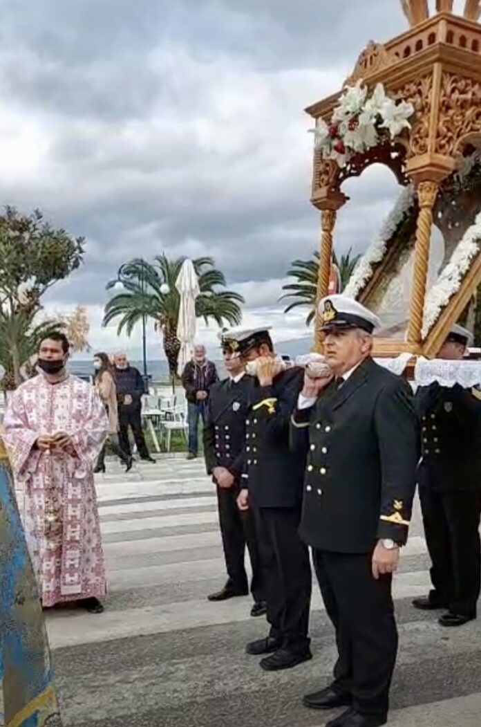 Με-μεγαλοπρέπεια-η-περιφορά-της-εικόνας-του-Αγίου-Νικολάου-και-στο-νησί-της-Θάσου Με-μεγαλοπρέπεια-η-περιφορά-της-εικόνας-του-Αγίου-Νικολάου-και-στο-νησί-της-Θάσου