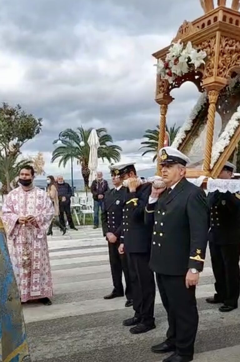 Με-μεγαλοπρέπεια-η-περιφορά-της-εικόνας-του-Αγίου-Νικολάου-και-στο-νησί-της-Θάσου