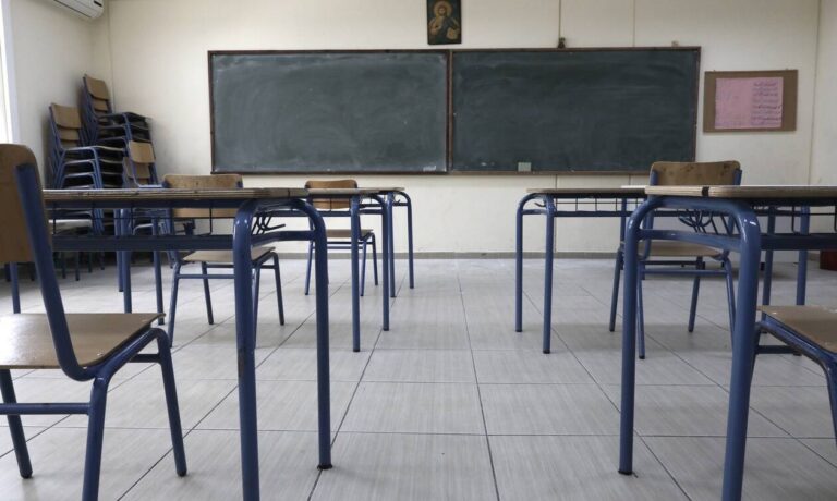 Βασιλακόπουλος:-Αντί-να-κλείνει-η-χώρα-να-“κλείνονται”-οι-ανεμβολίαστοι-–-Να-ανοίξουν-κανονικά-τα-σχολεία