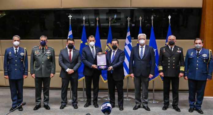 Συνάντηση-ΥΕΘΑ-Ν-Παναγιωτόπουλου-με-τον-Υπουργό-Μετανάστευσης-&-Ασύλου-Ν.-Μηταράκη-για-την-απεμπλοκή-των-ΕΔ-απο-τη-διαχείριση-του-Μεταναστευτικό