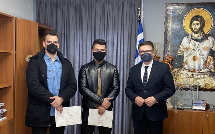 «Έπαινο»-από-τον-Αντιπεριφερειάρχη-Έβρου-στον-Αρχιφύλακα-Ανδρέα-Τσολάκη-και-στον-Υπαρχιφύλακα-Γεώργιο-Δεληανδρέα «Έπαινο»-από-τον-Αντιπεριφερειάρχη-Έβρου-στον-Αρχιφύλακα-Ανδρέα-Τσολάκη-και-στον-Υπαρχιφύλακα-Γεώργιο-Δεληανδρέα