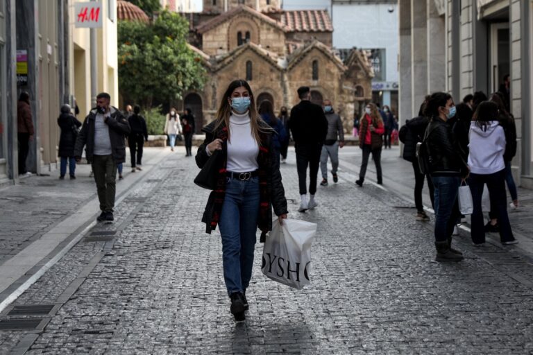 Η-“Όμικρον”-σαρώνει,-αλλά-ο-κίνδυνος-της-“Δέλτα”-παραμένει-και-πιέζει-το-ΕΣΥ