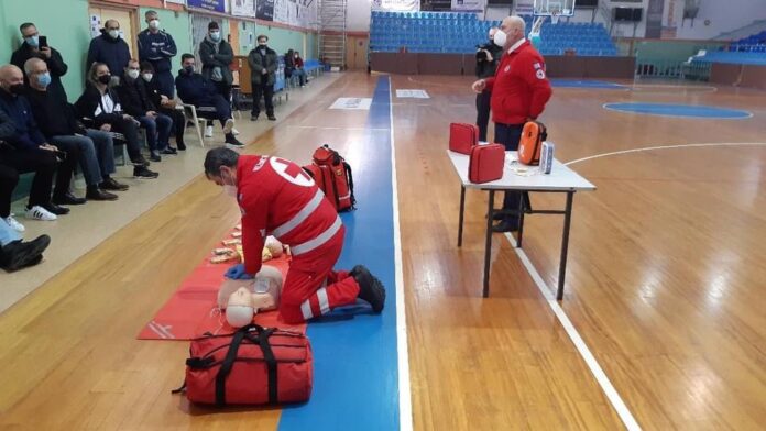 Επίδειξη-ΚΑΡΠΑ-και-χρήσης-απινιδωτή-στο-ΔΑΚ-“Αλεξάνδρα-Δήμογλου”-από-τον-Ελληνικό-Ερυθρό-Σταυρό Επίδειξη-ΚΑΡΠΑ-και-χρήσης-απινιδωτή-στο-ΔΑΚ-“Αλεξάνδρα-Δήμογλου”-από-τον-Ελληνικό-Ερυθρό-Σταυρό