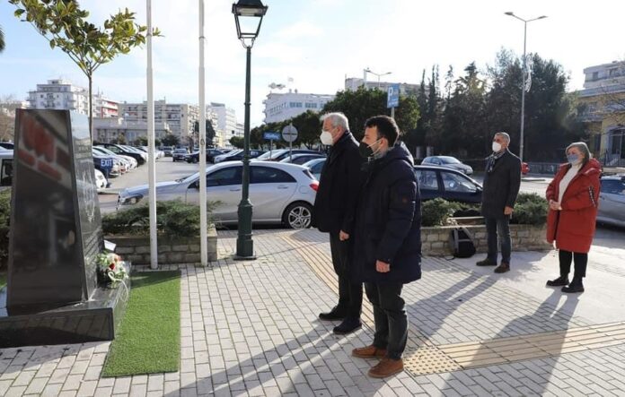 Κατάθεση-λουλουδιών-στο-Μνημείο-των-Εβραίων-της-Καβάλας Κατάθεση-λουλουδιών-στο-Μνημείο-των-Εβραίων-της-Καβάλας