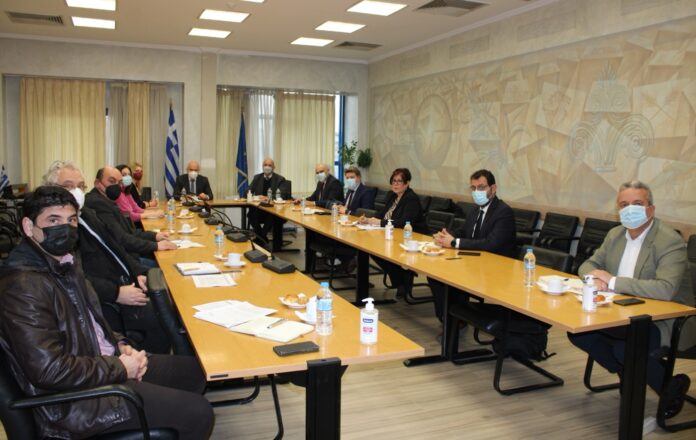 Σύσκεψη-του-Περιφερειάρχη-ΑΜΘ-με-στελέχη-του-ΣΕΒ