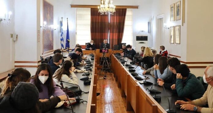 Επίσκεψη-στο-Δημαρχείο-Καβάλας-μαθητών-και-καθηγητών-που-συμμετέχουν-στο-πρόγραμμα-erasmus:-«climate-is-changing-let’s-change-climate.-make-difference-together» Επίσκεψη-στο-Δημαρχείο-Καβάλας-μαθητών-και-καθηγητών-που-συμμετέχουν-στο-πρόγραμμα-erasmus:-«climate-is-changing-let’s-change-climate.-make-difference-together»