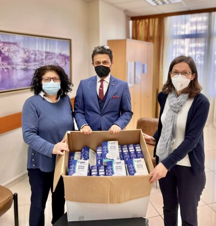 14.000-μάσκες-υψηλής-προστασίας-στους-εκπαιδευτικούς-της-Καβάλας-απο-τον-Αντιπεριφερειάρχη 14.000-μάσκες-υψηλής-προστασίας-στους-εκπαιδευτικούς-της-Καβάλας-απο-τον-Αντιπεριφερειάρχη