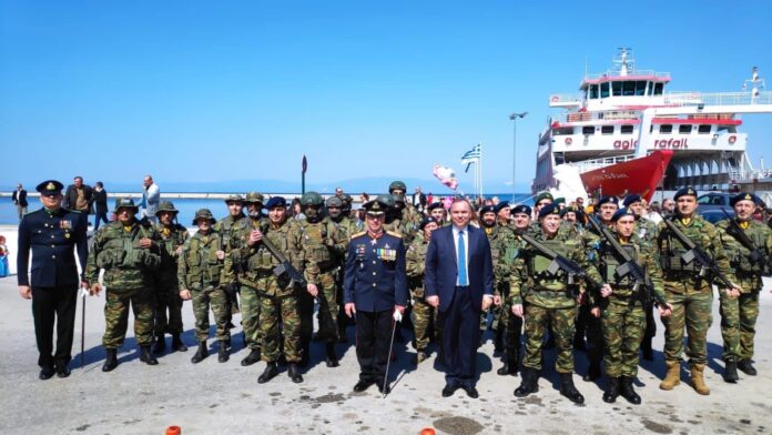 Με-πολύ-κόσμο-η-παρέλαση-στη-Θάσο-Το-μήνυμα-του-Δημάρχου