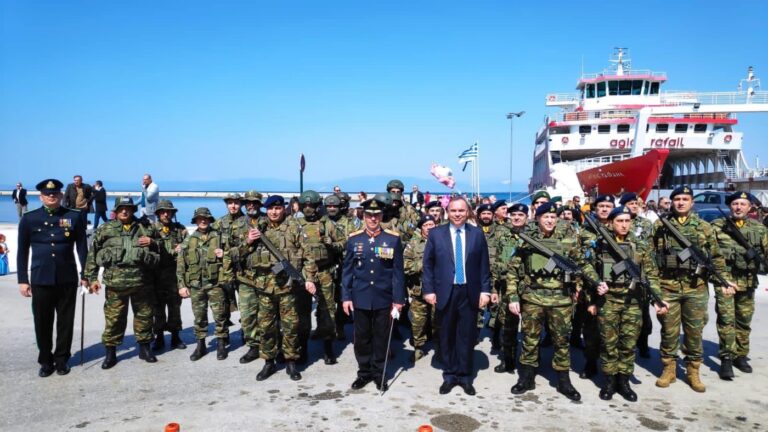 Με-πολύ-κόσμο-η-παρέλαση-στη-Θάσο-Το-μήνυμα-του-Δημάρχου