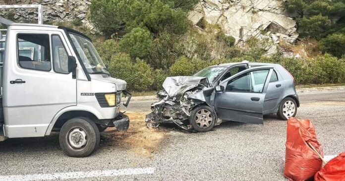 Τροχαίο-ατύχημα-στην-περιμετρική-Εγκλωβισμός-οδηγού Τροχαίο-ατύχημα-στην-περιμετρική-Εγκλωβισμός-οδηγού