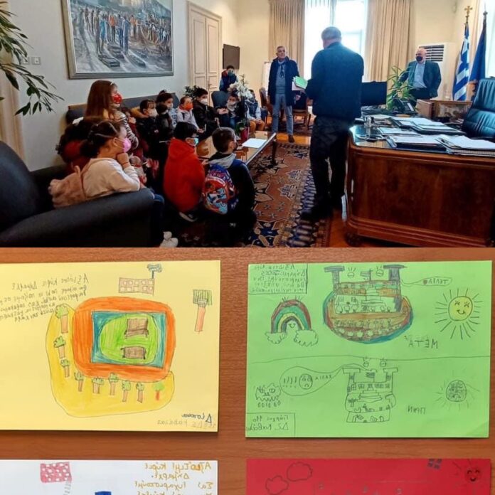 Οι-μαθητές-του-11ου-Δημοτικού-Σχολείου-των-Ποταμουδίων-επισκέφθηκαν-το-Δημαρχείο-Καβάλας Οι-μαθητές-του-11ου-Δημοτικού-Σχολείου-των-Ποταμουδίων-επισκέφθηκαν-το-Δημαρχείο-Καβάλας