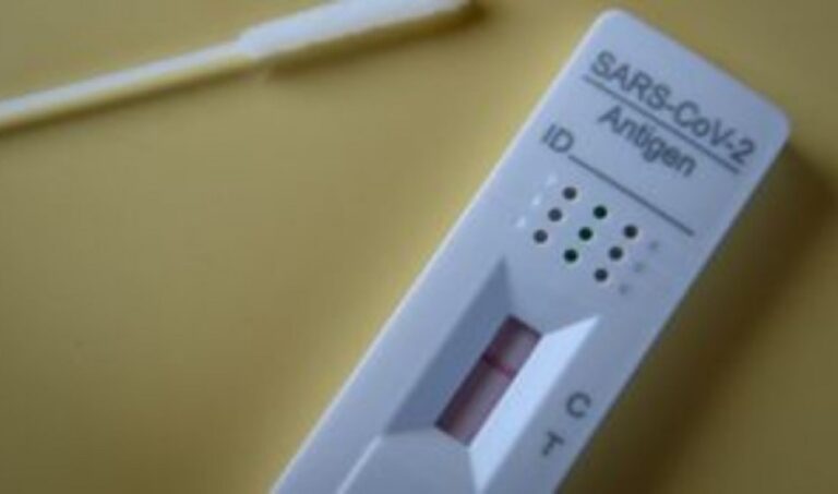Από-σήμερα-η-δωρεάν-διάθεση-δωρεάν-self-test-σε-μαθητές-και-εμβολιασμένους-εκπαιδευτικούς