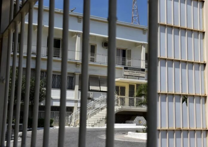 Ρούλα-Πισπιρίγκου:-Χτυπάει-το-κεφάλι-της-στον-τοίχο-του-κελιού-–-Ένταση-στον-Κορυδαλλό-–-Απειλές-από-τις-άλλες-κρατούμενες Ρούλα-Πισπιρίγκου:-Χτυπάει-το-κεφάλι-της-στον-τοίχο-του-κελιού-–-Ένταση-στον-Κορυδαλλό-–-Απειλές-από-τις-άλλες-κρατούμενες