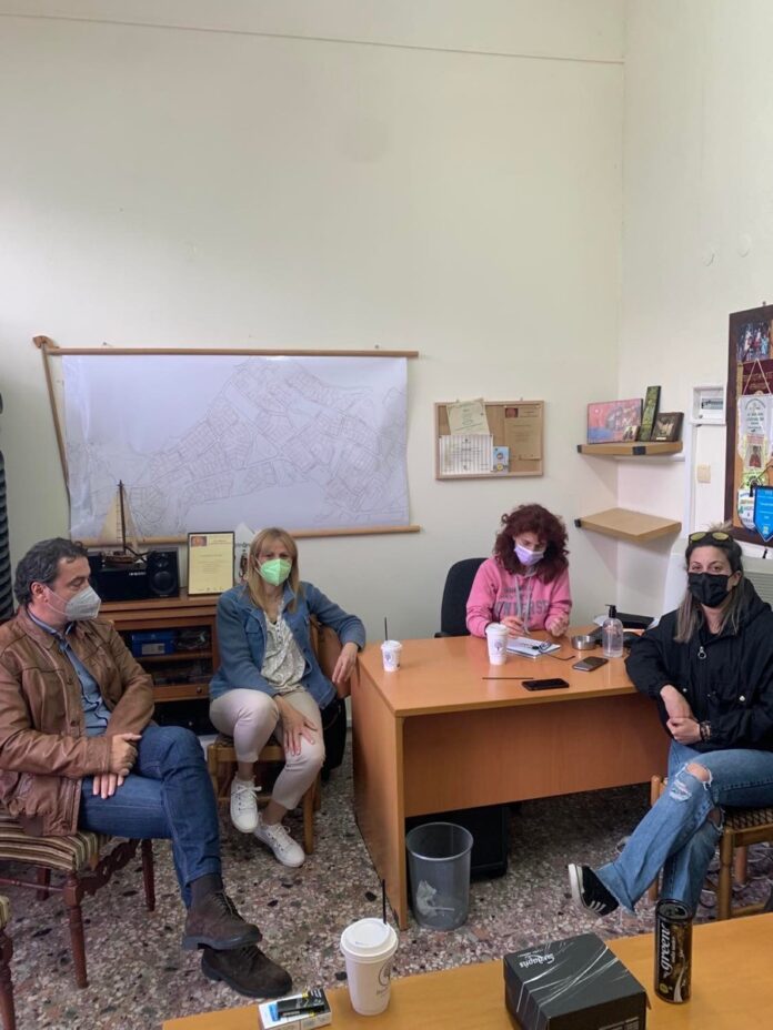 Συνάντηση-Μάκη-Παπαδόπουλου-με-τον-Πολιτιστικό-Σύλλογο-ΑγΛουκά-για-το-θέμα-του-κλεισίματος-του-παιδικού-σταθμού-του-Αγ.-Λουκά Συνάντηση-Μάκη-Παπαδόπουλου-με-τον-Πολιτιστικό-Σύλλογο-ΑγΛουκά-για-το-θέμα-του-κλεισίματος-του-παιδικού-σταθμού-του-Αγ.-Λουκά