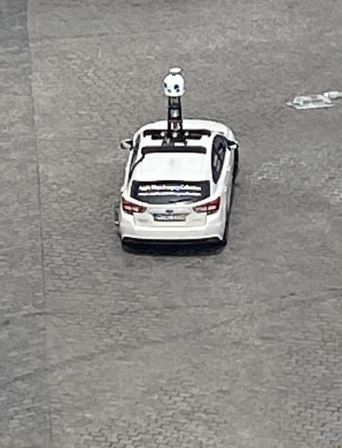 Αμάξι-της-apple-maps-φωτογραφίζει-τους-δρόμους-της-Καβάλας