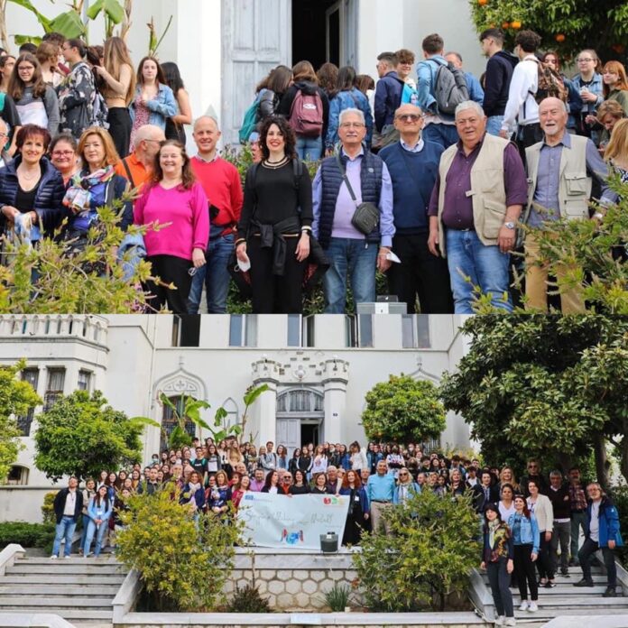 Επίσκεψη-στο-Δημαρχείο-Καβάλας-των-μαθητών-των-εκπαιδευτικών-ιδρυμάτων-που-συμμετέχουν-στο-Φεστιβάλ-“Άδοντες-και-Ψάλλοντες-εν-τη-καρδία”