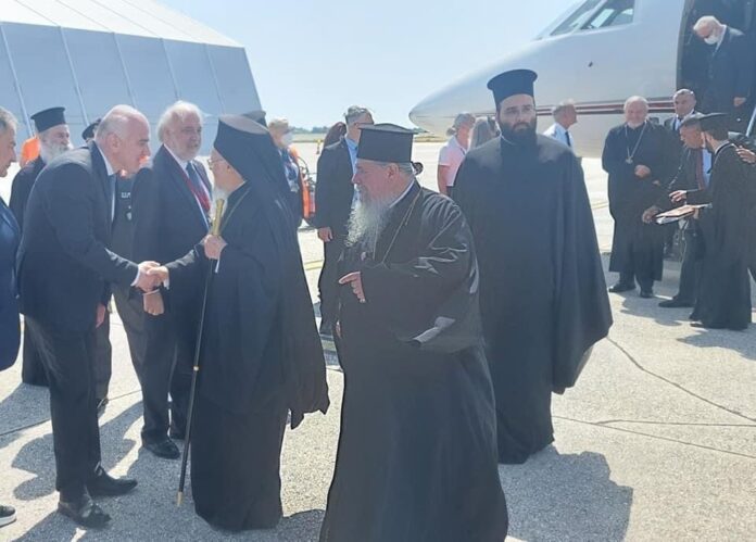 Στο-αεροδρόμιο-«Μέγας-Αλέξανδρος»-ο-Οικουμενικός-Πατριάρχης-κ.-Βαρθολομαίος
