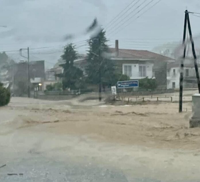 Κλειστός-ο-δρόμος-απο-Ακροπόταμο-για-Κάριανη