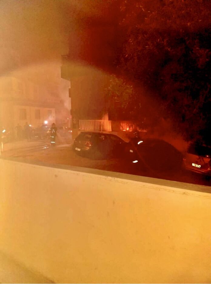 Φωτιά-σε-πυλωτή-πολυκατοικίας-στην-περιοχή-του-Βύρωνα-στην-οδό-Ζαλόγγου Φωτιά-σε-πυλωτή-πολυκατοικίας-στην-περιοχή-του-Βύρωνα-στην-οδό-Ζαλόγγου