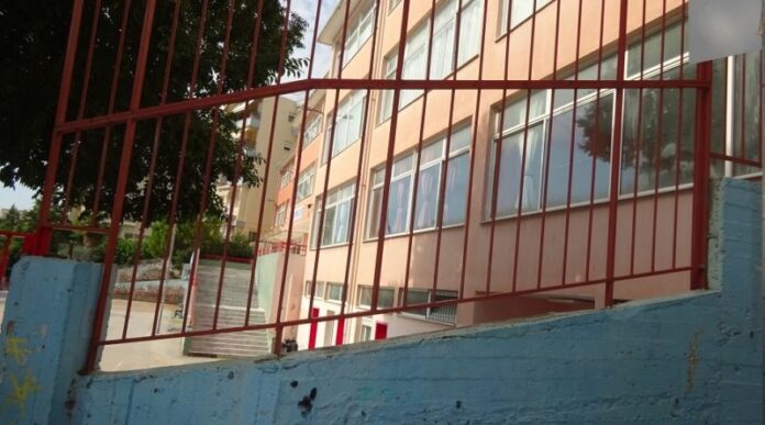 Μάκης-Παπαδόπουλος:-Να-είναι-ανοιχτή-όλες-τις-ημέρες-η-αυλή-του-25ου-Δημοτικού-Σχολείου-για-τα-παιδιά!