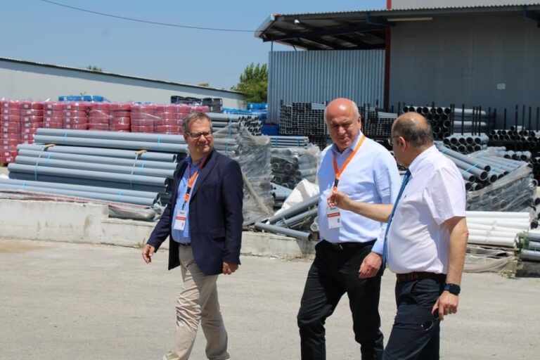 Επίσκεψη-Μέτιου-στην-interplast:-99,4-εκ.-e-για-τις-επιχειρήσεις-της-ΠΑΜΘ-από-τον-Αναπτυξιακό-Νόμο