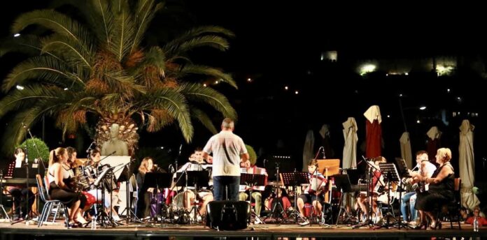 Συναυλία-του-ΔΩΚ-στην-πλατεία-Κανάρη Συναυλία-του-ΔΩΚ-στην-πλατεία-Κανάρη