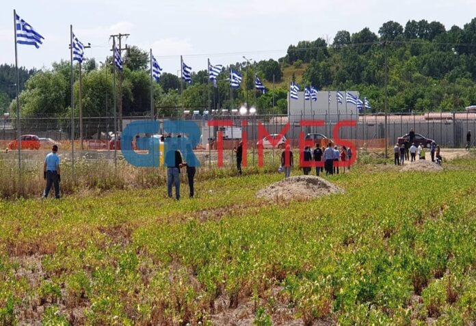 Έβρος:-Ύψωσαν-30-ελληνικές-σημαίες-κοντά-στα-ελληνοτουρκικά-σύνορα Έβρος:-Ύψωσαν-30-ελληνικές-σημαίες-κοντά-στα-ελληνοτουρκικά-σύνορα