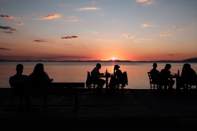 Νέο-voucher-διακοπών-από-τις-25-Ιουλίου-–-Οι-δικαιούχοι Νέο-voucher-διακοπών-από-τις-25-Ιουλίου-–-Οι-δικαιούχοι