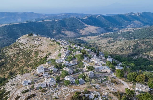 Κάστρο:-Το-παλιότερο-χωριό-στη-Θάσο-με-θέα-που-κόβει-την-ανάσα Κάστρο:-Το-παλιότερο-χωριό-στη-Θάσο-με-θέα-που-κόβει-την-ανάσα