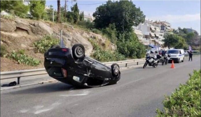 ΙΧ-αυτοκίνητο-ανατράπηκε-στην-περιοχή-της-Καλαμίτσας