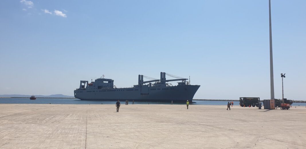 Το-μεταγωγικό-πλοίο-usns-mendonca,-35.000-τόνων-έδεσε-στην-Αλεξανδρούπολη!