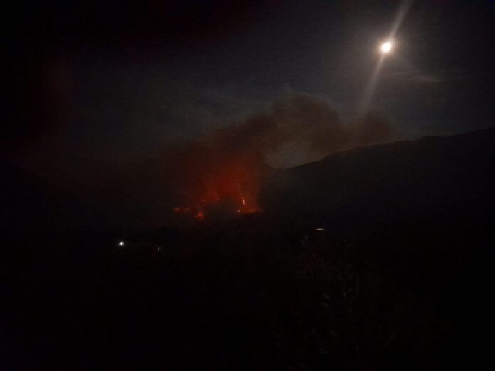 Μεγάλη-επιχείρηση-για-τον-έλεγχο-της-φωτιάς-στη-Θάσο-Ζωντανή-εικόνα