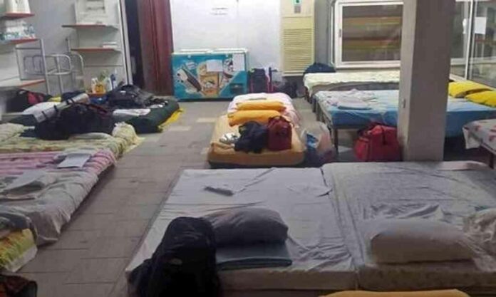 Ο-λύκος-στην-αναμπουμπούλα-χαίρεται-Η-αλήθεια-για-την-διαμονή-των-πυροσβεστών-απο-την-Ήπειρο-στο-κάμπινγκ Ο-λύκος-στην-αναμπουμπούλα-χαίρεται-Η-αλήθεια-για-την-διαμονή-των-πυροσβεστών-απο-την-Ήπειρο-στο-κάμπινγκ