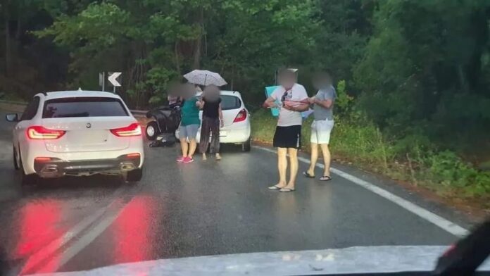 Τροχαία-ατυχήματα-και-πτώσεις-δέντρων-λόγω-της-καλοκαιρίας-Φωτογραφίες Τροχαία-ατυχήματα-και-πτώσεις-δέντρων-λόγω-της-καλοκαιρίας-Φωτογραφίες