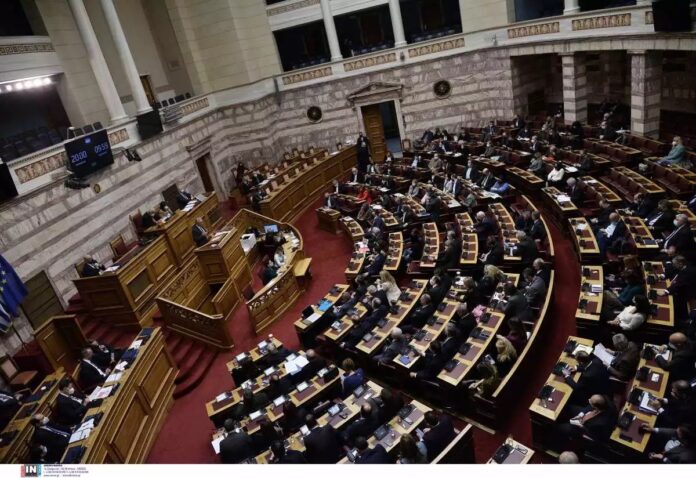 Παρακολουθήσεις:-Ξεκινά-η-«κόντρα»-στην-ολομέλεια-της-Βουλής-–-Σε-θέση-μάχης-τα-κόμματα