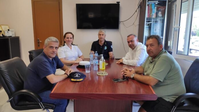 Συνάντηση-του-Δημάρχου-Θάσου-με-τον-Διοικητή-της-2ης-Περιφερειακής-Διοίκησης-του-Λιμενικού-Σώματος Συνάντηση-του-Δημάρχου-Θάσου-με-τον-Διοικητή-της-2ης-Περιφερειακής-Διοίκησης-του-Λιμενικού-Σώματος