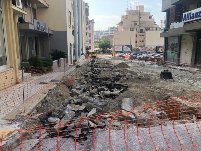 Νίκος-Ξανθόπουλος:-Τελειωμό-φαίνεται-να-μην-έχει-το-αλαλούμ-του-έργου-της-πλατείας-Καπνεργάτη Νίκος-Ξανθόπουλος:-Τελειωμό-φαίνεται-να-μην-έχει-το-αλαλούμ-του-έργου-της-πλατείας-Καπνεργάτη