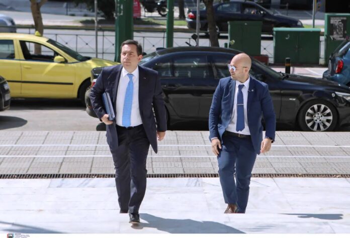 Στον-Άρειο-Πάγο-ο-Νότης-Μηταράκης-για-τους-μετανάστες-στον-Έβρο Στον-Άρειο-Πάγο-ο-Νότης-Μηταράκης-για-τους-μετανάστες-στον-Έβρο