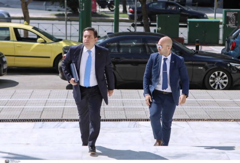 Στον-Άρειο-Πάγο-ο-Νότης-Μηταράκης-για-τους-μετανάστες-στον-Έβρο
