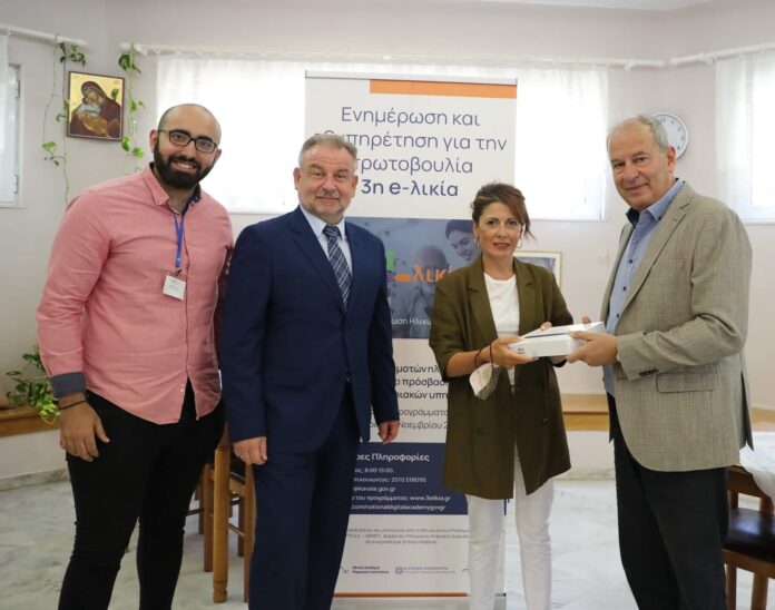 Πρόγραμμα-3η-e-λικία:-Δωρεά-5-tablets-από-την-Εθνική-Τράπεζα-στον-Δήμο-Καβάλας