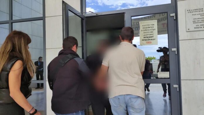 Στο-δικαστικό-Μέγαρο-έφτασε-ο-καθ’ομολογίαν-δράστης-του-εγκλήματος-στην-Χρυσούπολη