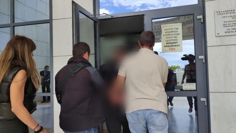 Στο-δικαστικό-Μέγαρο-έφτασε-ο-καθ’ομολογίαν-δράστης-του-εγκλήματος-στην-Χρυσούπολη