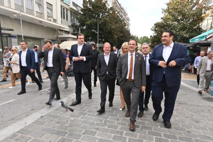 Στις-Σέρρες-ο-Υπουργός-Ψηφιακής-Διακυβέρνησης-Κυριάκος-Πιερρακάκης-και-ο-Υφυπουργός-Θοδωρής-Λιβάνιος Στις-Σέρρες-ο-Υπουργός-Ψηφιακής-Διακυβέρνησης-Κυριάκος-Πιερρακάκης-και-ο-Υφυπουργός-Θοδωρής-Λιβάνιος