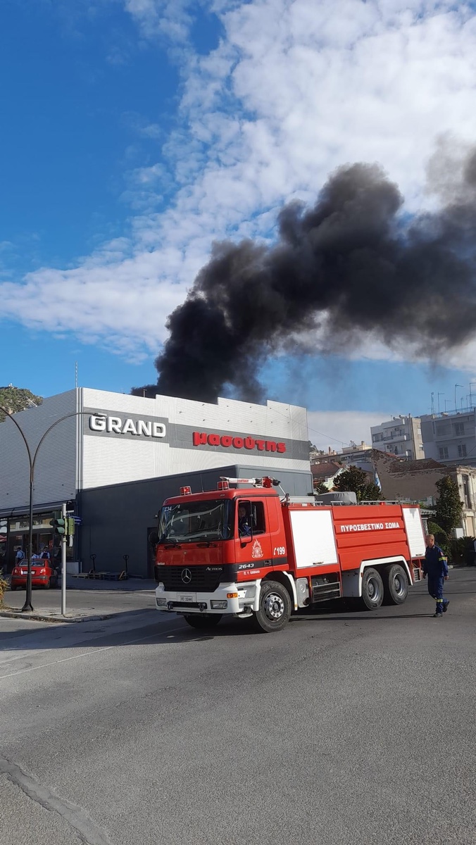 Μεγάλη-φωτιά-στο-κατάστημα-του-grand-Μασούτης-στη-Καβάλα Μεγάλη-φωτιά-στο-κατάστημα-του-grand-Μασούτης-στη-Καβάλα