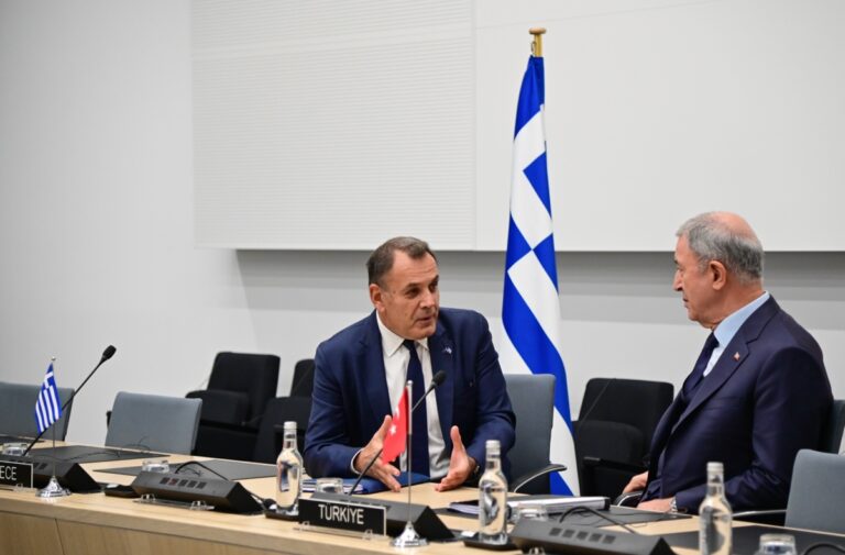 Συνάντηση-του-ΥΕΘΑ-Νικόλαου-Παναγιωτόπουλου-με-ΥΠΑΜ-Τουρκιάς-Χουλουσί-Ακάρ-στο-περιθώριο-της-Συνόδου-ΥΠΑΜ-του-ΝΑΤΟ